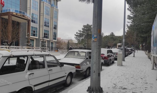 Manisa'nın Demirci ilçesinde eğitime bir günlük kar arası