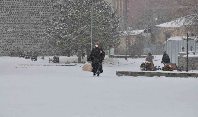 Meteoroloji uyarmıştı, Kars'ta kar yağışı başladı