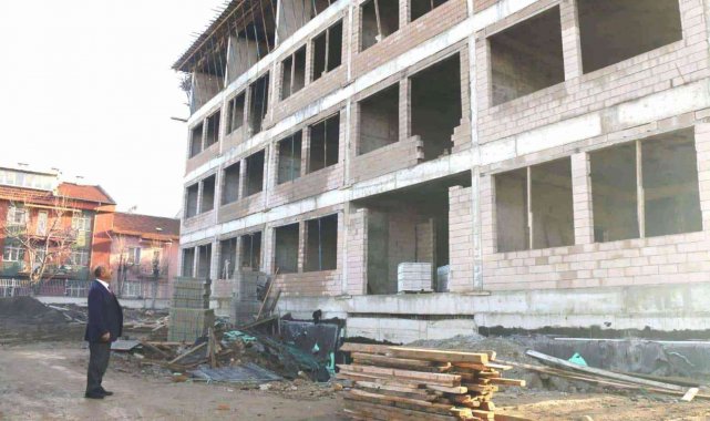 Müdür Başyiğit, okul inşaatlarında incelemelerde bulundu