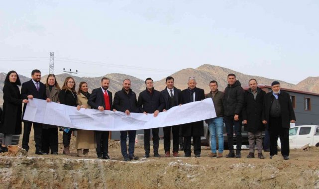Oltu'ya çuval fabrikası temeli atıldı