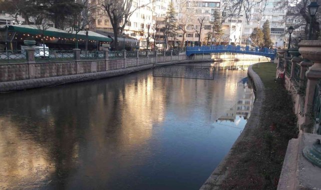 Porsuk'un üzeri buz tabakasıyla kaplandı