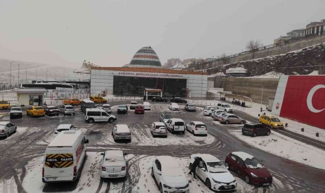 Şanlıurfa'da kar yağışı nedeniyle otobüs seferleri durduruldu