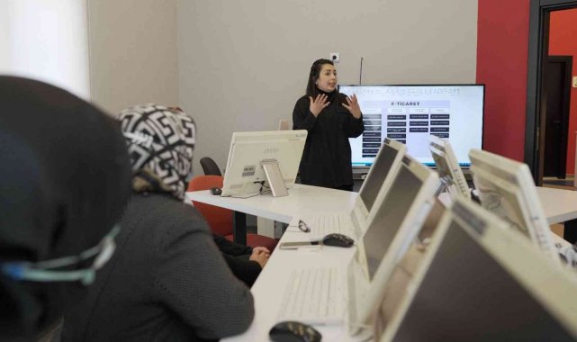 Sincan Belediyesi "dijital dönüşüm akademisi" ile kadınların yanında
