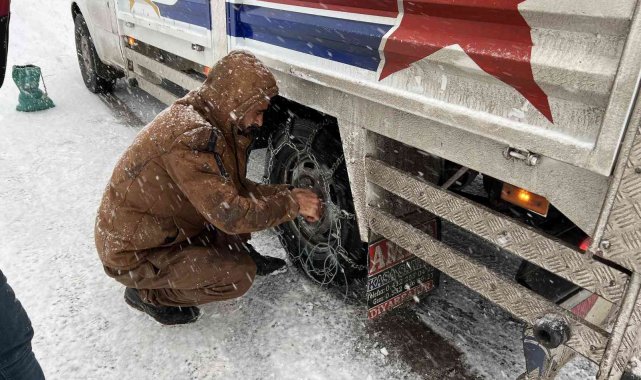 Şırnak'ta yoğun kar yağışı ulaşımı olumsuz etkiledi