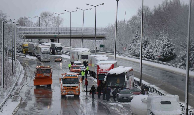 TEM'de 13 araçlı zincirleme kaza: 2 yaralı