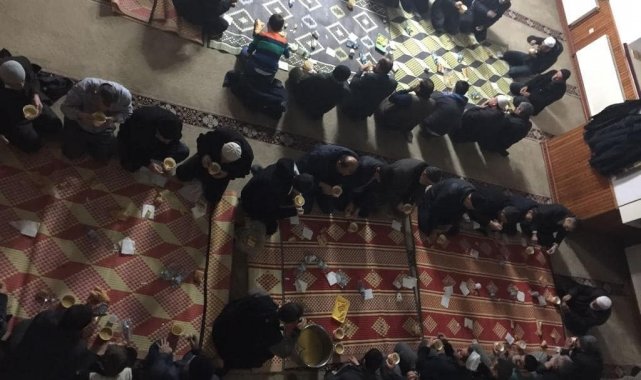 Tomarzalılar sabah namazında bir araya geldi