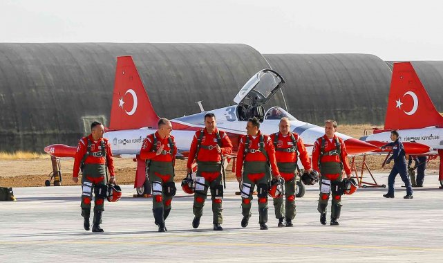 Türkiye'nin hava akrobasi timi "Türk Yıldızları" kapılarını İHA'ya açtı