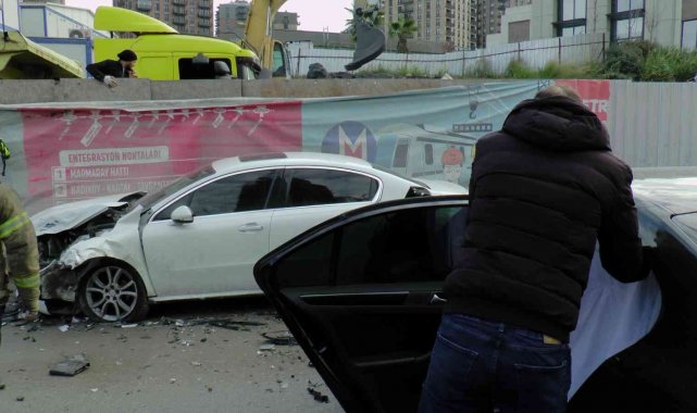 Ümraniye'de yol çalışması kazaya sebebiyet verdi, 4 kişi yaralandı