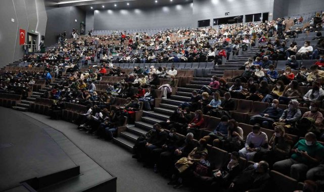 Usta tiyatrocular Başakşehir'de sahneye çıktı