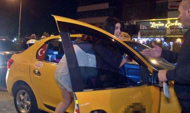 Uygulamaya takılan taksideki genç kız ile polisin 'sabır' sınavı