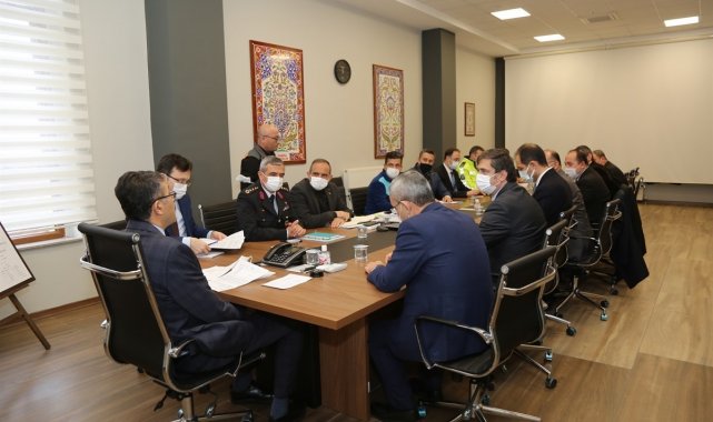 Vali Çelik: "Tüm ekiplerimizle 24 saat teyakkuzdayız"