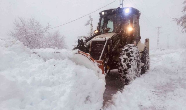 Vali Dağlı'dan sürücülere kar uyarısı: "Mecbur kalmadıkça trafiğe çıkmayalım"