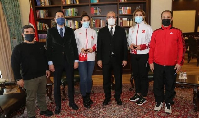 Vali Toraman başarılı boksörlerle bir araya geldi