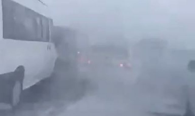 Van'da şehirler arası yollar fırtına ve tipi nedeniyle kapatıldı