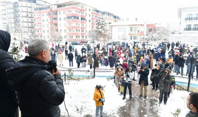 Yeşilyurt'ta düzenlenen '1.kartopu ve kardan adamlar şenlikleri' renkli anlara sahne oldu