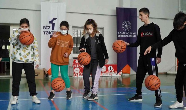 'Biz Bir Takımız' projesi Manisa'da devam ediyor