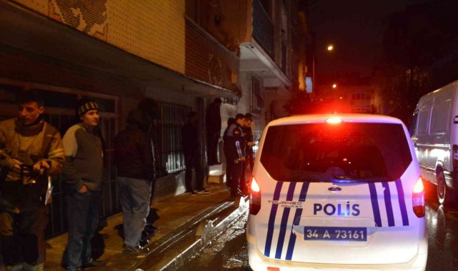 Bağcılar'da 3 katlı binanın bahçesinde yaşanan göçük panik oluşturdu