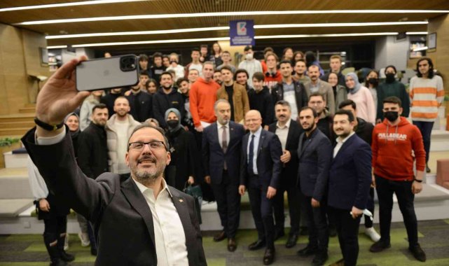Bakan Kasapoğlu'ndan uyumayan kütüphaneye tam not