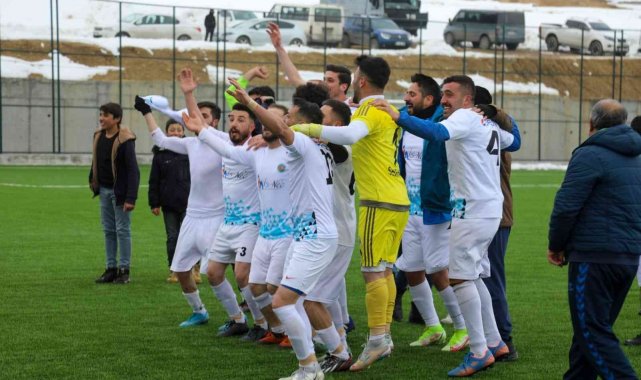 Başkale Gençlikspor, Van Büyükşehir Belediyespor'u 2-1 mağlup etti