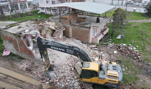 Başkan Özcan, Yeşil Mahalle'de incelemelerde bulundu