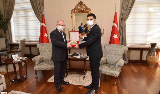 Cumhurbaşkanlığı Yatırım Ofisi Başkanı Dağlıoğlu Vali Karadeniz'i ziyaret etti
