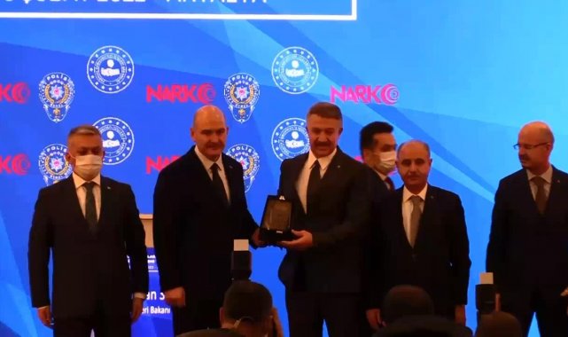 Diyarbakır Emniyeti 'NARKO-ALAN 2.0' birincilik ödülünü Bakan Soylu'nun elinden aldı