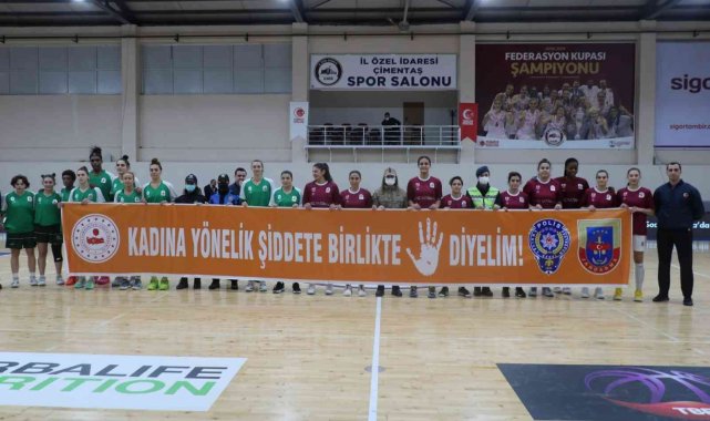 Elazığ'da maçta kadına şiddete pankartlı tepki