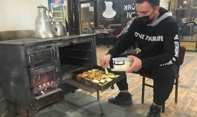Erzincan'da soğuk kış gecelerinin vazgeçilmez lezzeti kaşarlı patates