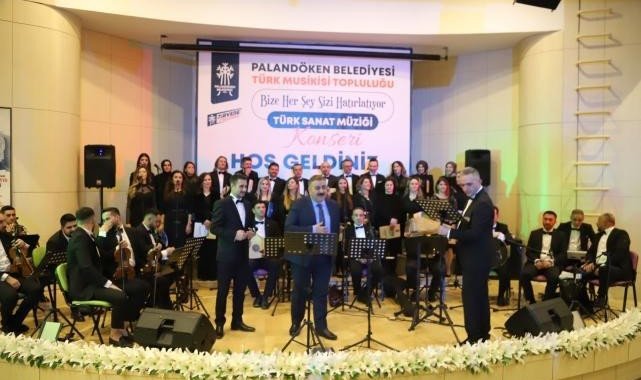 Erzurum'da "Bize her şey sizi hatırlatıyor" konseri yoğun ilgi gördü