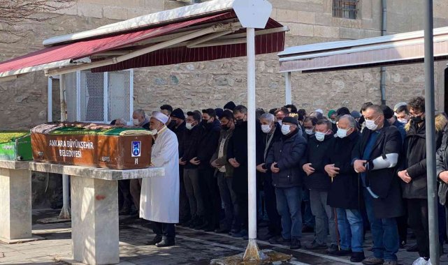 Eski Sağlık Bakanı Özsoy'un vefat eden eşi memleketinde toprağa verildi