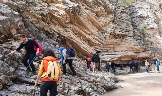 Eskişehirli doğa tutkunları Bilecik'in kanyonlarını gezdi