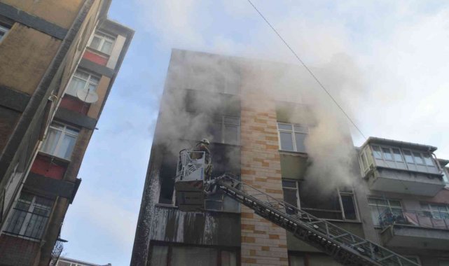 Fatih'te korkutan yangın