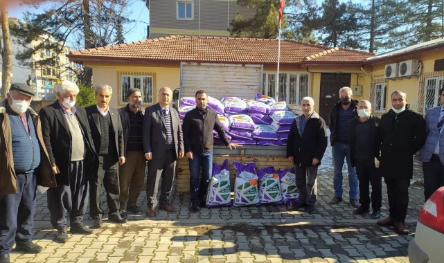 Gölbaşı'nda çiftçilere Macar Fiği tohumu dağıtıldı