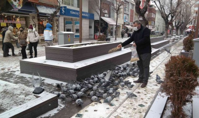 Güvercinler Hamamyolu'na her gün onun için geliyor