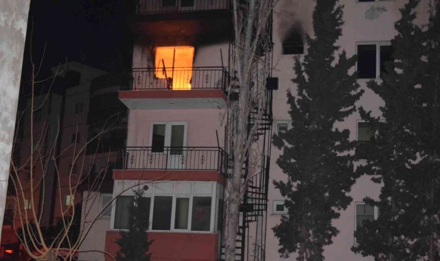 İzmir'de TÜGVA'ya ait binada yangın çıktı