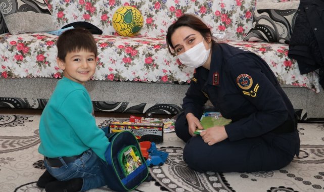 Jandarmadan kanser hastalarına moral ziyareti