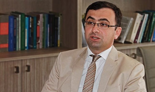 Prof. Dr. Okur: "Sınırlardaki tatbikatlar Kiev'deki iktidarı düşürmeyi hedefliyor"
