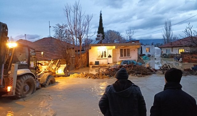 Selin vurduğu Sarayköy'de evleri su bastı