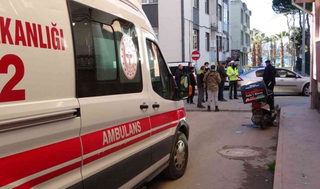 Sinop'ta otomobille çarpışan motosikletli kurye yaralandı