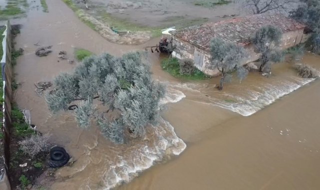 Tire'de yeraltı barajı taştı, tarlalar ve çiftlikler su altında kaldı