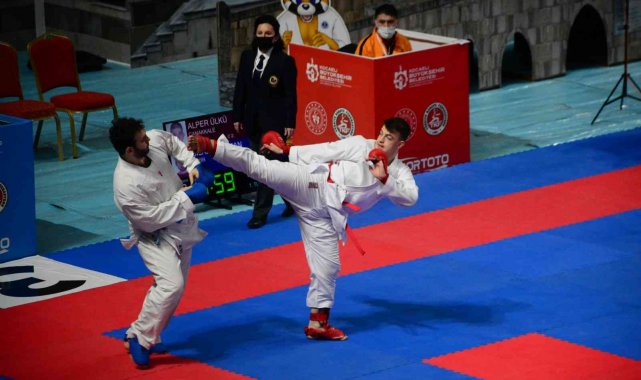 Türkiye Büyükler Karate Şampiyonası'nda müsabakalar başladı