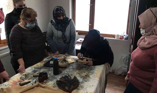 Unutulmaya yüz tutmuş 'Çit baskı sanatı' ev kadınlarının elinde hayat buluyor