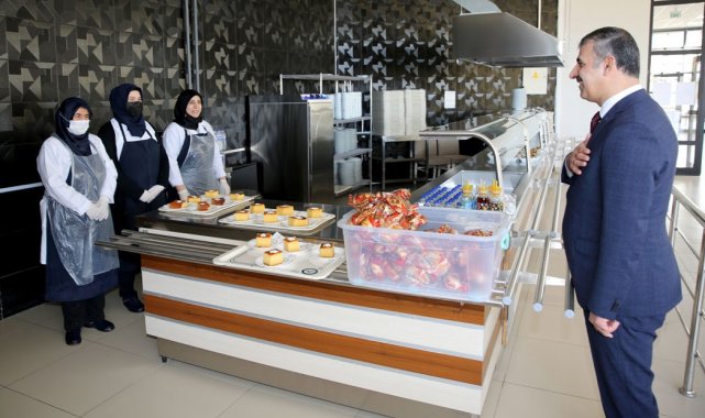8 Mart'ta Rektör Çiftçi'den kadınlara tatlı ikramı
