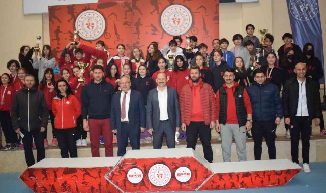 Afyonkarahisar'da tenis müsabakaları sona erdi