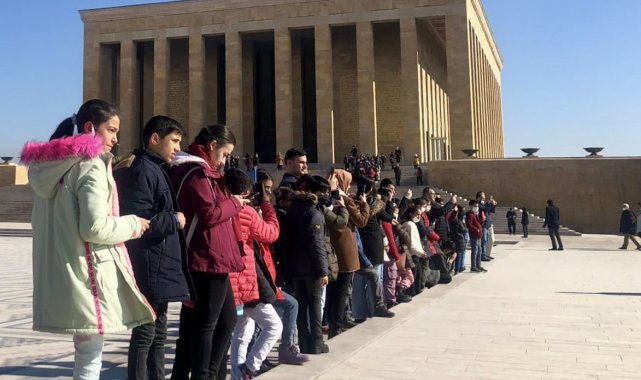 Ağrılı çocuklar Anıtkabir'de