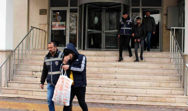 Aranan şahıslar yakalandı
