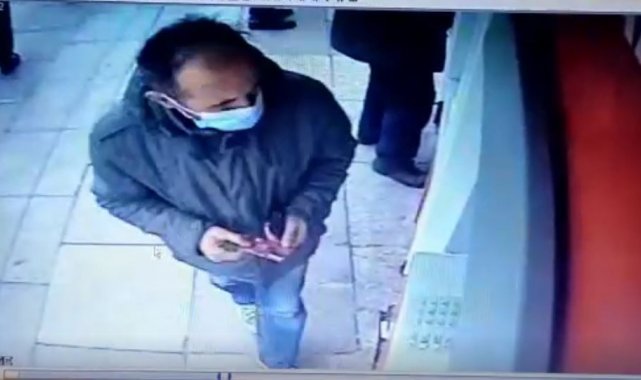 ATM'de unutulan emekli maaşını kapan hırsız kamerada