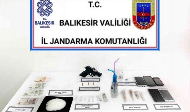 Ayvalık'ta jandarmadan uyuşturucu kullanıcılarına operasyon