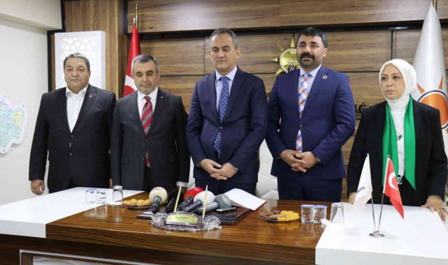 Bakan Özer'den AK Parti Malatya il teşkilatına ziyaret