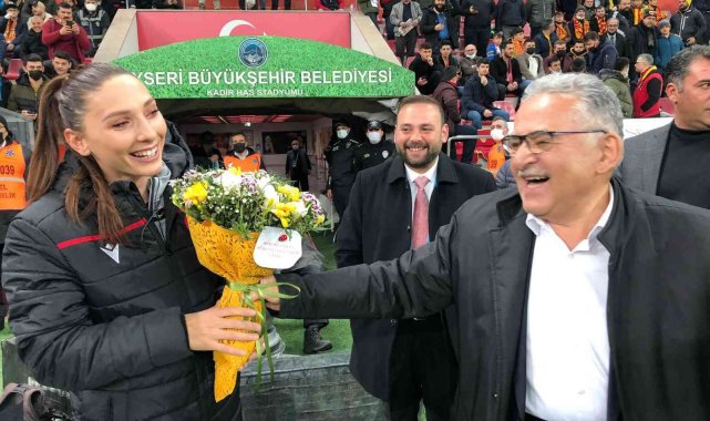 Başkan Büyükkılıç'tan kadın hakeme anlamlı jest